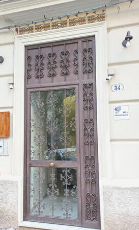 Hall with self-check in and elevator